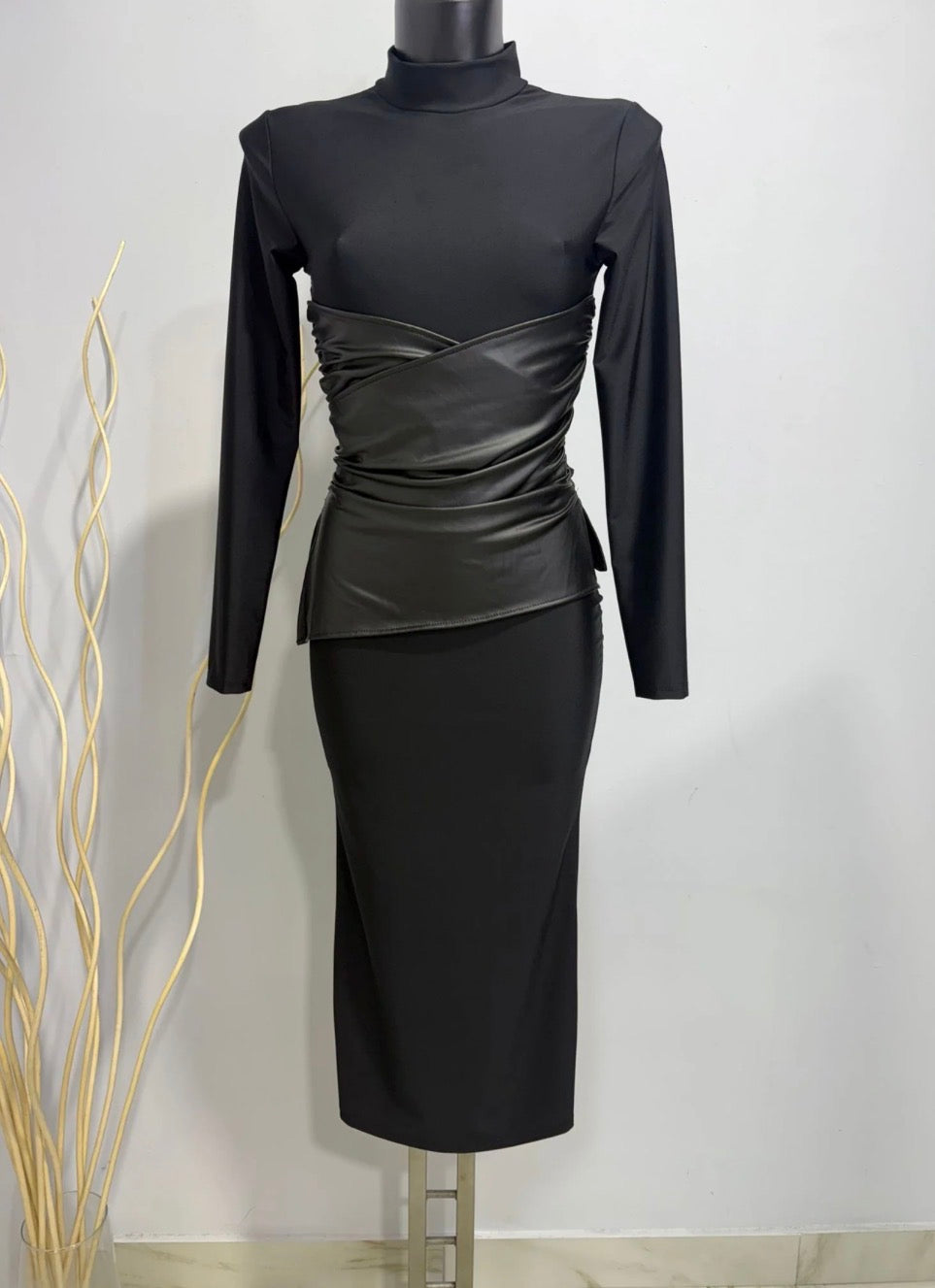 Vestido Melanì Largo Bustier Ecopiel Cuello Alto