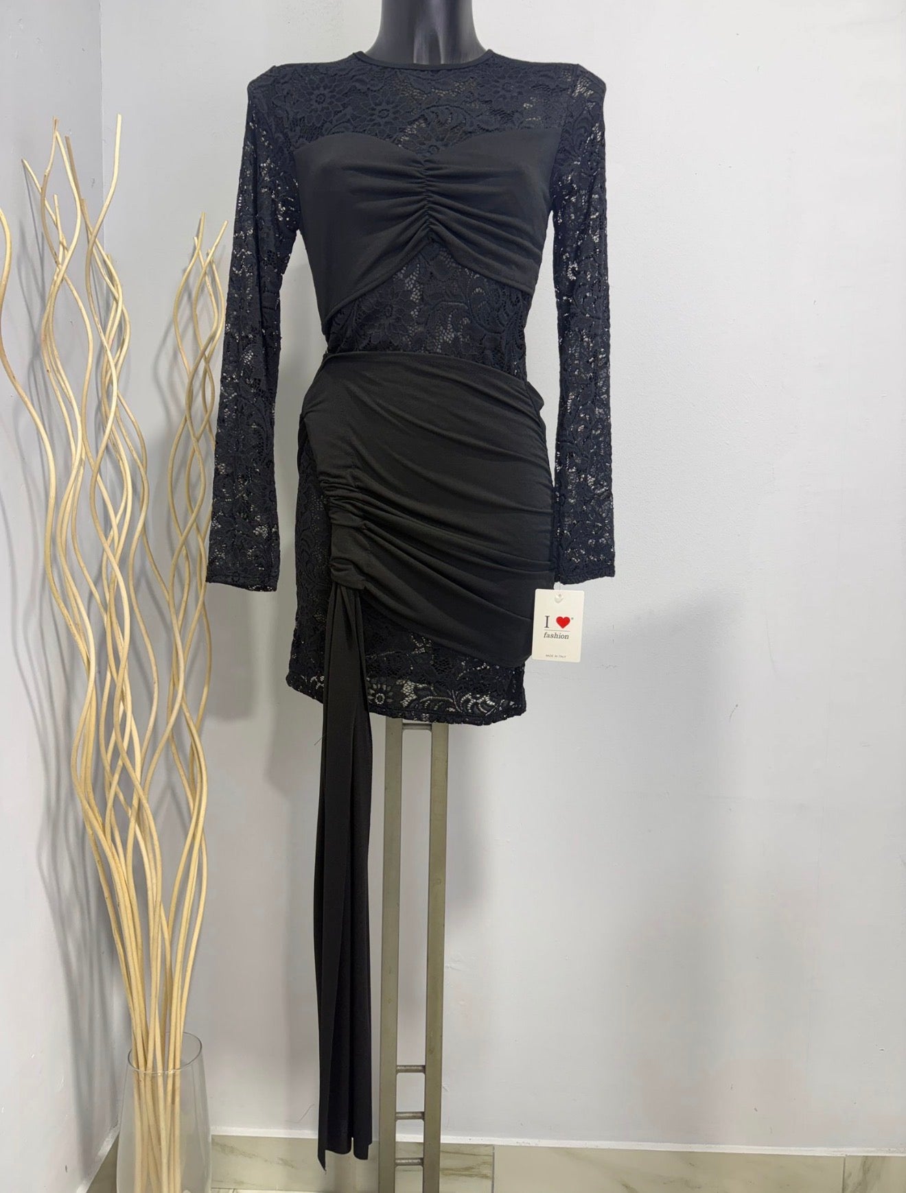 Vestido Midi Negro Elegante Atemporal
