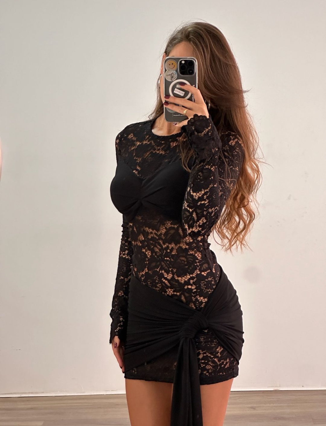 Vestido Midi Negro Elegante Atemporal